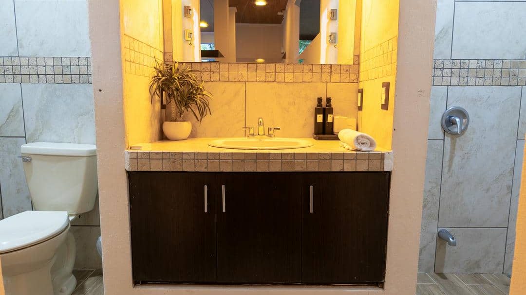 Fam Villa private Jacuzzi bathroom
